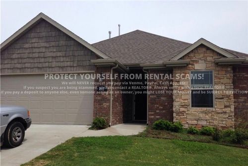 2852 W Millstone Dr, Fayetteville, AR, 72704-5004 | Card Image