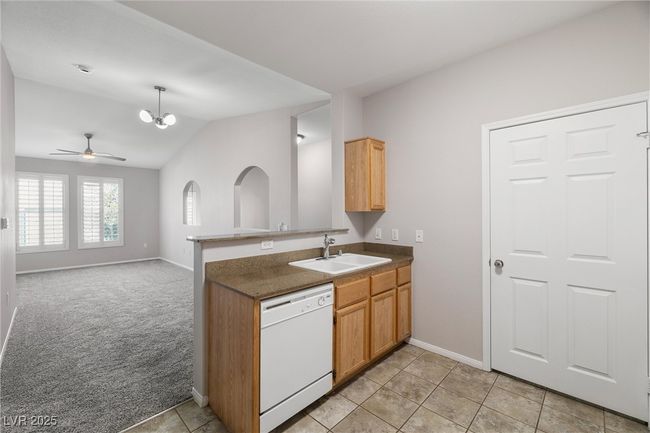 Kitchen featuring baseboards, a sink, lofted ceiling, and white​​‌​​​​‌​​‌‌​‌‌​​​‌‌​​‌‌​‌​​​​​‌ dishwasher | Image 17