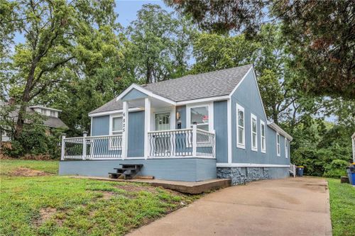 6825 Walrond Ave, Kansas City, MO, 64132-3045 | Card Image