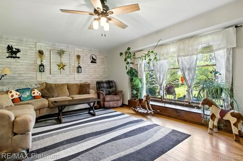 11077 Owosso Rd, Fowlerville, MI, 48836-7733 | Card Image