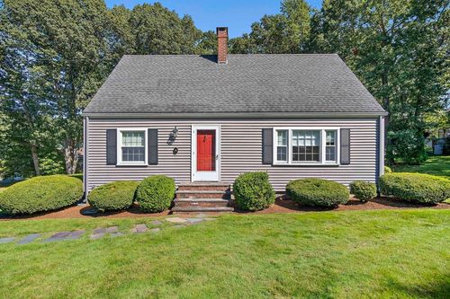 4 Hiawatha Rd, Woburn, MA, 01801-5418 | Card Image