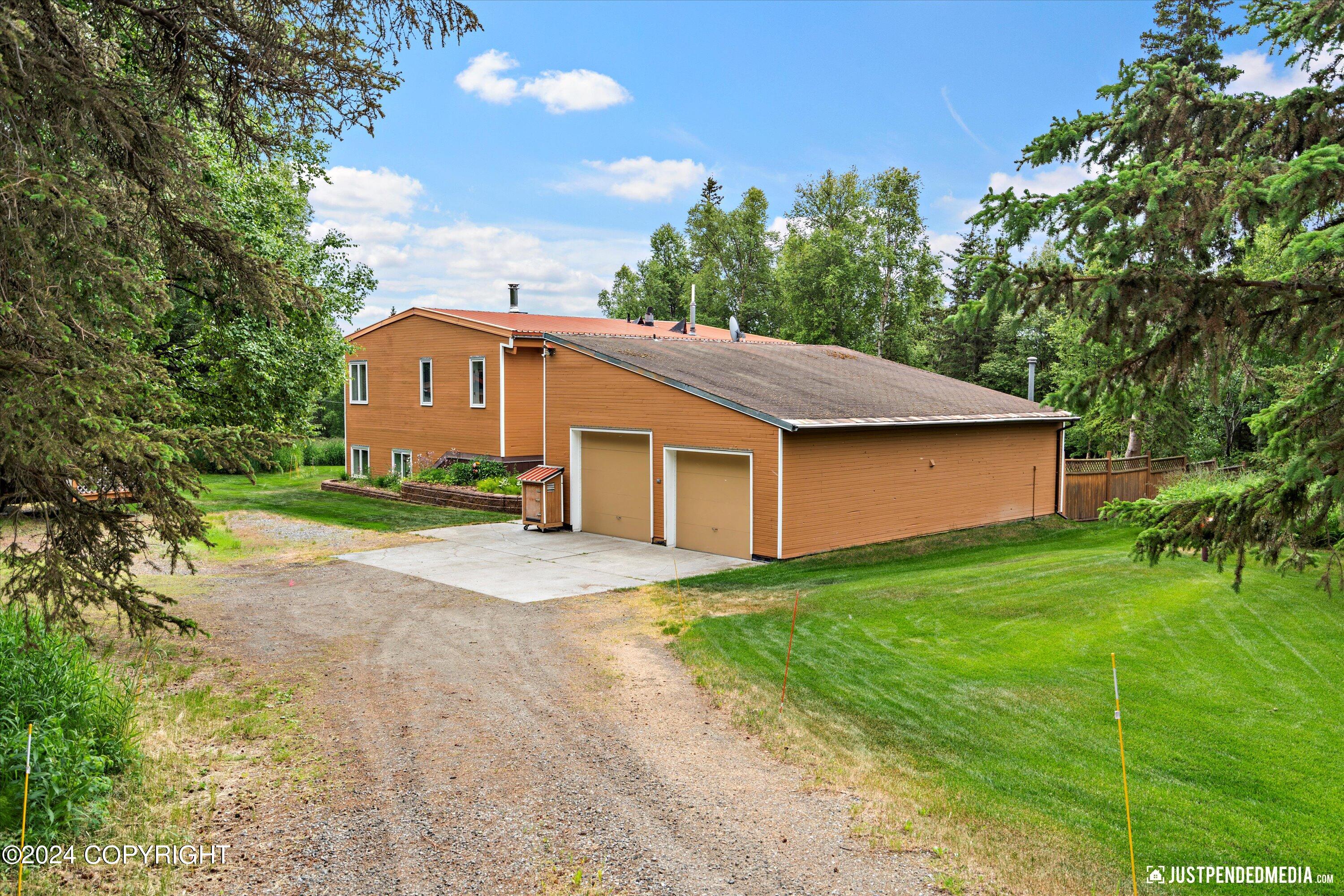 Ginpole Cir, Anchorage, AK 99516