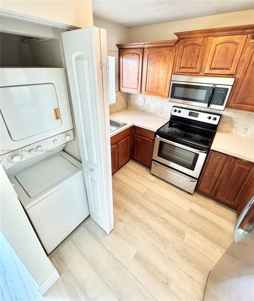 apt-204-6121 W 24th Ave, Hialeah, FL, 33016-6900 | Card Image