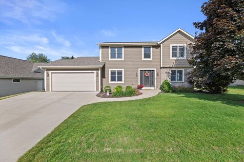 371 Thurow Dr, Oconomowoc, WI, 53066-3075 | Card Image