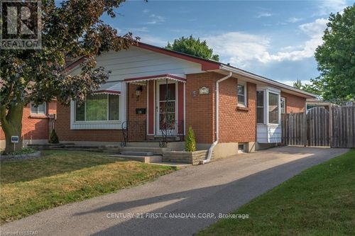 138 Harding Cres, London, ON, N6E1G3 | Card Image
