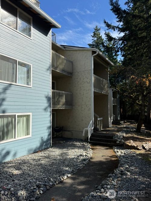 a303-9474 Redmond Woodinville Rd Ne, Redmond, WA, 98052-3672 | Card Image