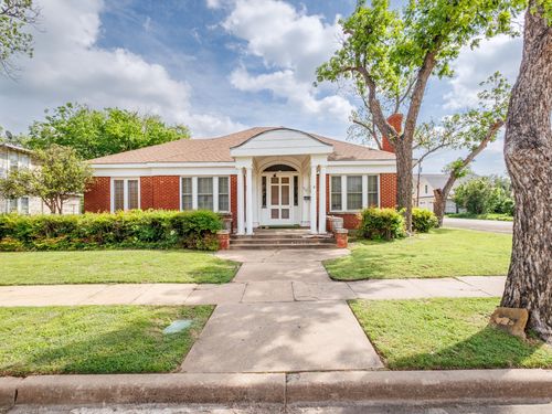 615 W Liveoak St, Coleman, TX, 76834-3536 | Card Image