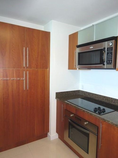 t-3505-300 S Biscayne Blvd, Miami, FL, 33131 | Card Image