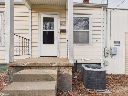 1421 Asbury Ave, Ottumwa, IA, 52501-3807 | Card Image