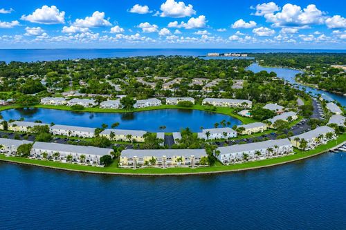 c-121 Seahorse Dr Se, ST PETERSBURG, FL, 33705 | Card Image