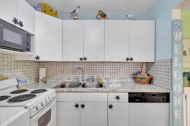 107 Sheffield E, Condo with 1 bedrooms, 2 bathrooms and null parking in West Palm Beach FL | Image 9