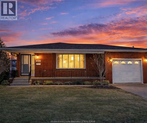 2920 Lloyd George Blvd, Windsor, ON, N8T2V1 | Card Image