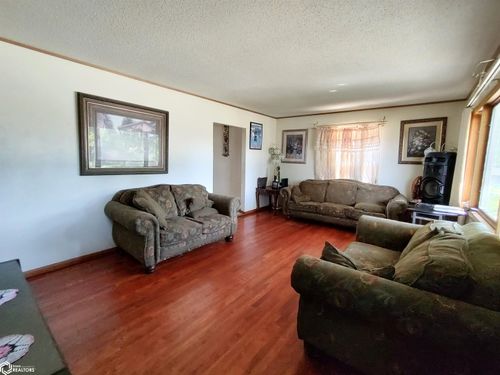 1806 S 6th St, Marshalltown, IA, 50158-4245 | Card Image