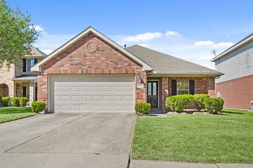 2134 Vermillion Oak St, Fresno, TX, 77545-2062 | Card Image