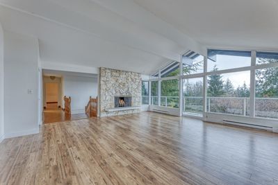 1380 Burnside Rd, House other with 4 bedrooms, 3 bathrooms and null parking in West Vancouver BC | Image 2