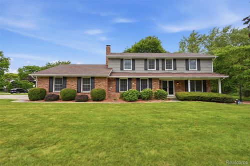 9277 Burning Tree Dr, Grand Blanc, MI, 48439-9515 | Card Image