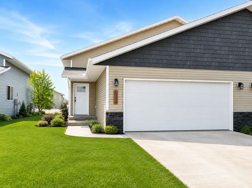 7250 30th St S, Fargo, ND, 58104-4634 | Card Image