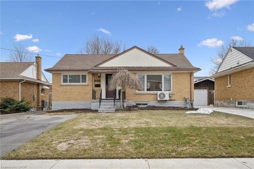 699 Frederick St, Kitchener, ON, N2B2B3 | Card Image