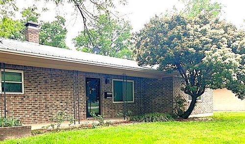 501 W College St, Rising Star, TX, 76471-5207 | Card Image