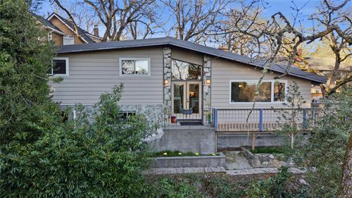 3379 Connorton Lane, Victoria, BC, V8P3K2 | Card Image