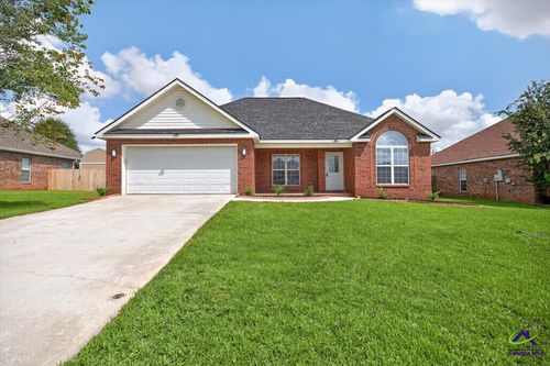 402 Sugarloaf Pkwy, Perry, GA, 31069-4833 | Card Image