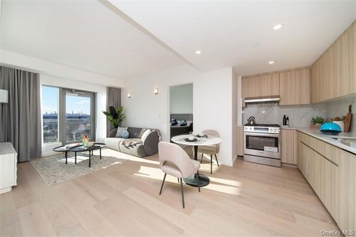 14g-33-71 Prince St, Flushing, NY, 11354-2730 | Card Image