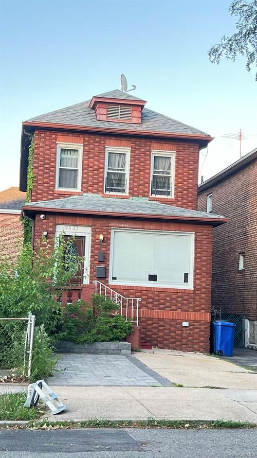 92-25 Gettysburg St, Bellerose, NY, 11426-1171 | Card Image