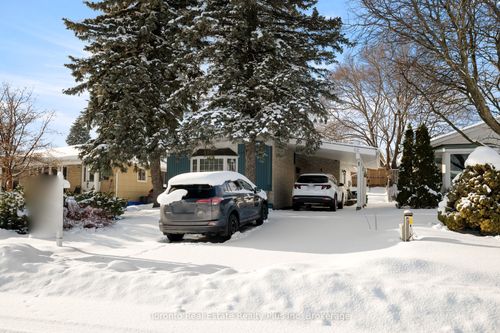 62 Greendale Cres, Kitchener, ON, N2A2R6 | Card Image