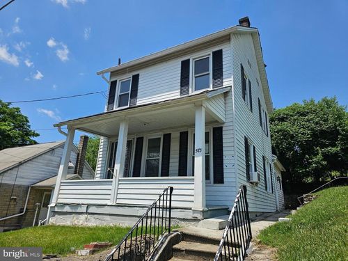 573 Fairview Ave, Bangor, PA, 18013-1749 | Card Image