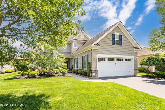 19 E Francesa Ct, Home with 3 bedrooms, 3 bathrooms and null parking in Farmingdale NJ | Image 4
