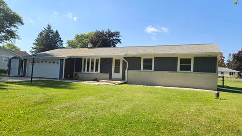810 Cardinal Dr, Cedarburg, WI, 53012-9407 | Card Image