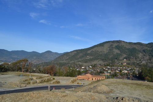 2015 Se Wyndham Way, Grants Pass, OR, 97527-5666 | Card Image