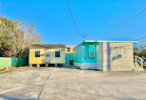 927 27th St, San Leon, TX, 77539-8600 | Card Image