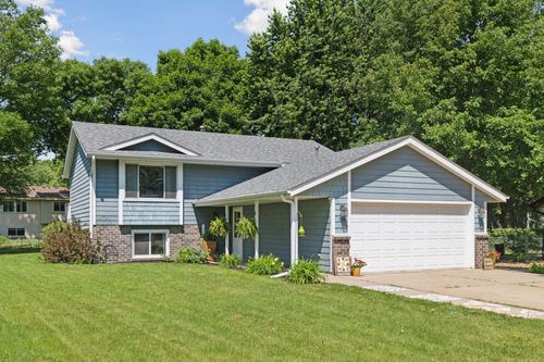 704 Lexington Ave N, New Prague, MN, 56071-2177 | Card Image