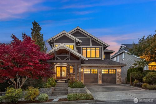 1461 29th Pl Ne, Issaquah, WA, 98029-3684 | Card Image