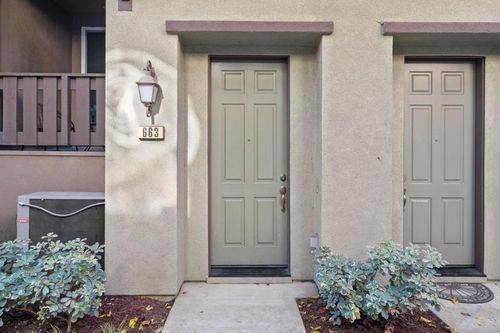 663 Modern Ice Dr, San Jose, CA, 95112-4862 | Card Image