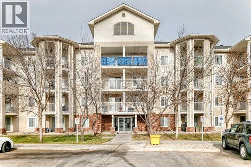 17 Country Village Bay Ne, Calgary, AB, T3K5Z3 | Card Image