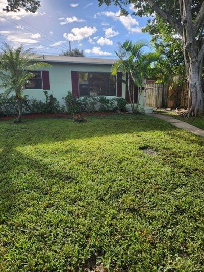 1146 Ne 12th Ave, House other with 2 bedrooms, 1 bathrooms and null parking in Fort Lauderdale FL | Image 3