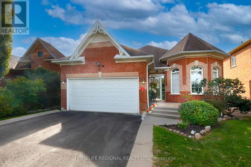 40 Arnold Crescent, Whitby (Brooklin), ON, L1M1H9 | Card Image