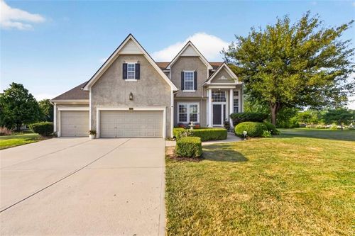 18518 W 252nd St, Paola, KS, 66071-5690 | Card Image