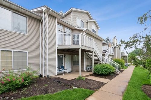 4 Ray Ct, Bedminster, NJ, 07921-1631 | Card Image