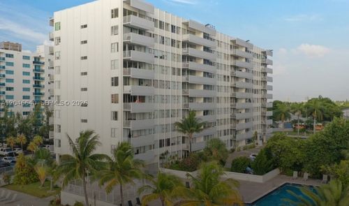 3i-7545 E Treasure Dr, North Bay Village, FL, 33141-4307 | Card Image