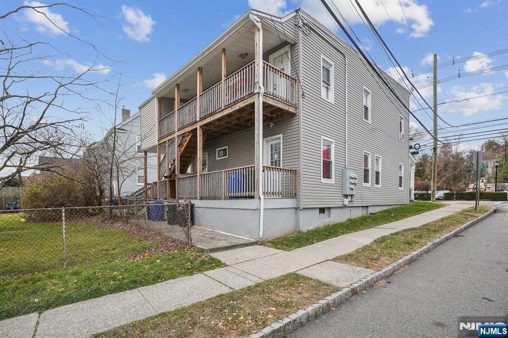 Residential Lease in Montclair