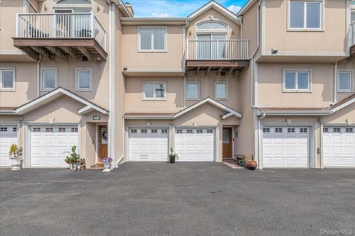 781 W Park Ave, Long Beach, NY, 11561-2880 | Card Image