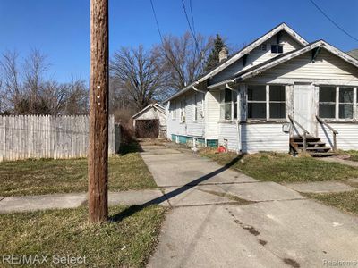 1130 Vermilya Avenue, Home with 2 bedrooms, 1 bathrooms and null parking in Flint MI | Image 2