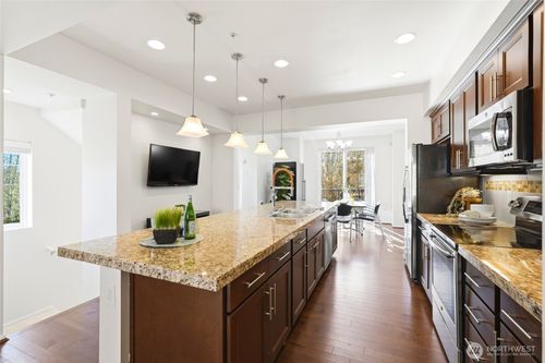 105-10175 156th Ct Ne, Redmond, WA, 98052-0018 | Card Image