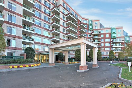 m3-100 Hilton Ave, Hempstead, NY, 11550-2129 | Card Image