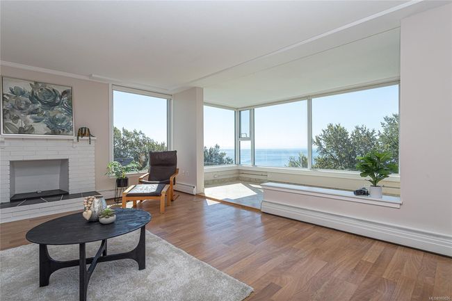 403 - 670 Dallas Rd, Condo with 3 bedrooms, 2 bathrooms and 1 parking in Victoria BC | Image 6