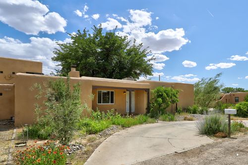 712 Green Valley Rd, Los Ranchos, NM, 87107-6234 | Card Image