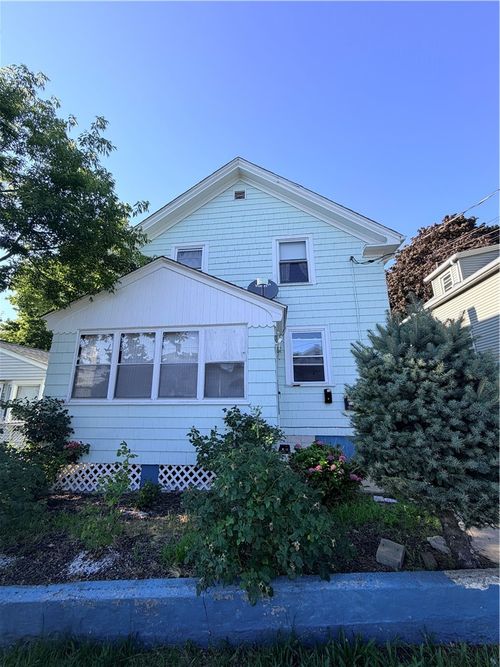 192 Farmington Avenue, Cranston, RI, 02920 | Card Image